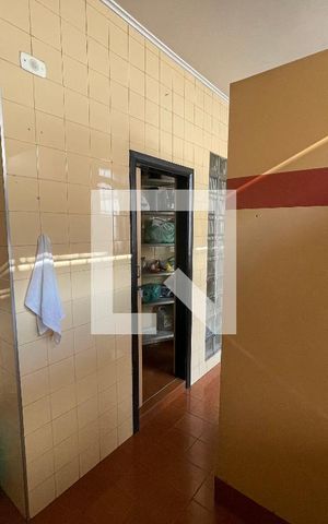 Casa à venda com 295m², 4 quartos e 4 vagas Casa à venda com 295m², 4 quartos e 4 vagasCozinha