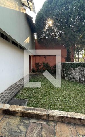 Casa à venda com 295m², 4 quartos e 4 vagas Casa à venda com 295m², 4 quartos e 4 vagasGaragem