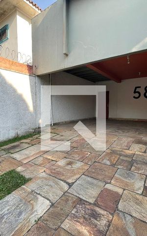 Casa à venda com 295m², 4 quartos e 4 vagas Casa à venda com 295m², 4 quartos e 4 vagasGaragem