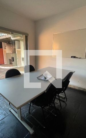 Casa à venda com 295m², 4 quartos e 4 vagas Casa à venda com 295m², 4 quartos e 4 vagasSala