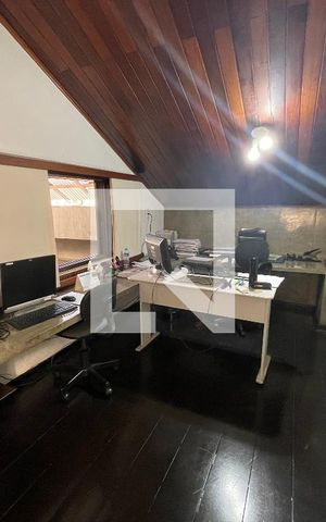 Casa à venda com 295m², 4 quartos e 4 vagas Casa à venda com 295m², 4 quartos e 4 vagasquarto 3