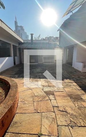 Casa à venda com 295m², 4 quartos e 4 vagas Casa à venda com 295m², 4 quartos e 4 vagasQuintal