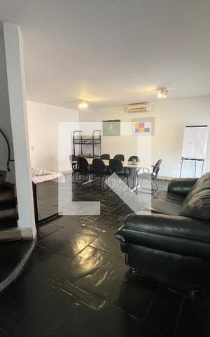 Casa à venda com 295m², 4 quartos e 4 vagas Casa à venda com 295m², 4 quartos e 4 vagasSala