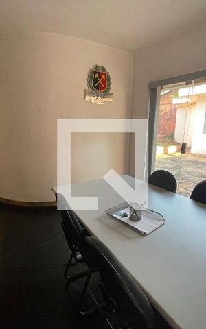 Casa à venda com 295m², 4 quartos e 4 vagas Casa à venda com 295m², 4 quartos e 4 vagasSala