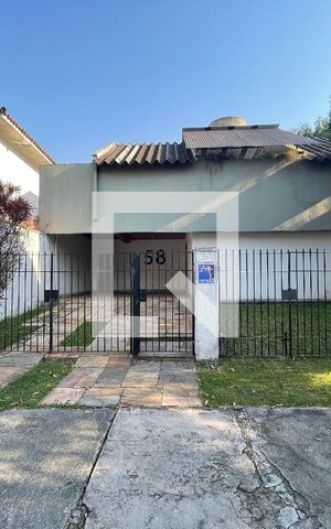Casa à venda com 295m², 4 quartos e 4 vagas Casa à venda com 295m², 4 quartos e 4 vagasFachada