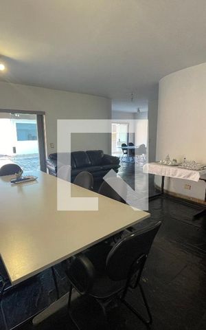 Casa à venda com 295m², 4 quartos e 4 vagas Casa à venda com 295m², 4 quartos e 4 vagasSala