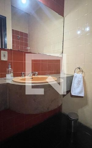Casa à venda com 295m², 4 quartos e 4 vagas Casa à venda com 295m², 4 quartos e 4 vagasBanheiro 6