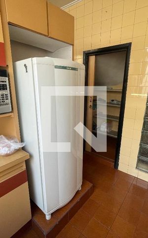 Casa à venda com 295m², 4 quartos e 4 vagas Casa à venda com 295m², 4 quartos e 4 vagasCozinha