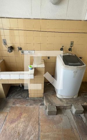 Casa à venda com 295m², 4 quartos e 4 vagas Casa à venda com 295m², 4 quartos e 4 vagasÁrea de Serviço