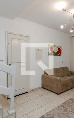 Casa à venda com 100m², 2 quartos e 2 vagas Casa à venda com 100m², 2 quartos e 2 vagasSala