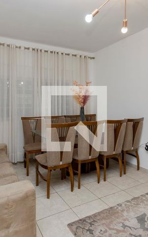 Casa à venda com 100m², 2 quartos e 2 vagas Casa à venda com 100m², 2 quartos e 2 vagasSala