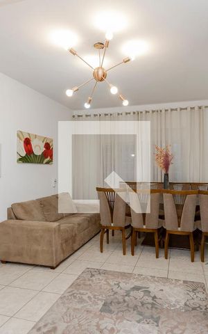 Casa à venda com 100m², 2 quartos e 2 vagas Casa à venda com 100m², 2 quartos e 2 vagasSala