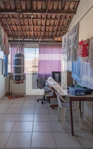 Casa à venda com 200m², 3 quartos e 2 vagas Casa à venda com 200m², 3 quartos e 2 vagasEscritório