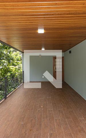 Casa de condomínio à venda com 240m², 3 quartos e 2 vagas Casa de condomínio à venda com 240m², 3 quartos e 2 vagasÁrea comum - Garagem