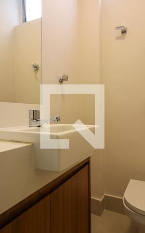 Apartamento à venda com 243m², 3 quartos e 2 vagas Apartamento à venda com 243m², 3 quartos e 2 vagasÁrea de Serviço (Banheiro)