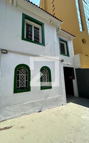 Casa à venda com 290m², 7 quartos e 8 vagas Casa à venda com 290m², 7 quartos e 8 vagasGaragem
