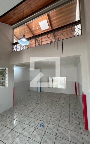 Casa à venda com 290m², 7 quartos e 8 vagas Casa à venda com 290m², 7 quartos e 8 vagasQuarto 7