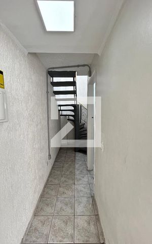 Casa à venda com 290m², 7 quartos e 8 vagas Casa à venda com 290m², 7 quartos e 8 vagasescada para 1 andar casa dos fundos