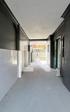 Casa à venda com 290m², 7 quartos e 8 vagas Casa à venda com 290m², 7 quartos e 8 vagasCorredor/Quintal