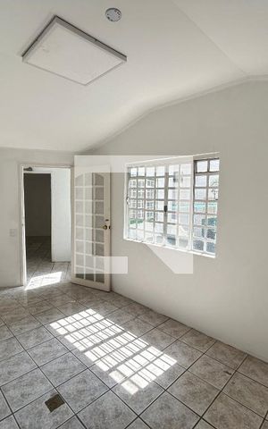 Casa à venda com 290m², 7 quartos e 8 vagas Casa à venda com 290m², 7 quartos e 8 vagasQuarto 4