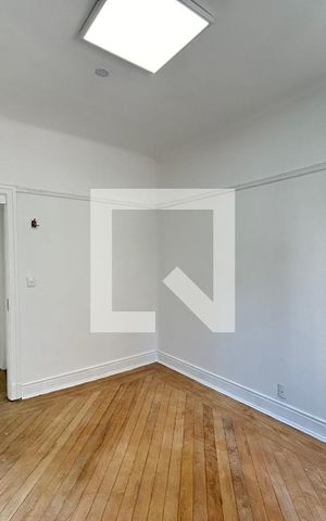 Casa à venda com 290m², 7 quartos e 8 vagas Casa à venda com 290m², 7 quartos e 8 vagasQuarto 3