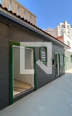 Casa à venda com 290m², 7 quartos e 8 vagas Casa à venda com 290m², 7 quartos e 8 vagasCorredor/Quintal