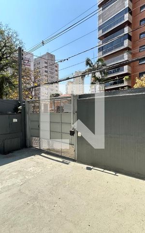 Casa à venda com 290m², 7 quartos e 8 vagas Casa à venda com 290m², 7 quartos e 8 vagasGaragem