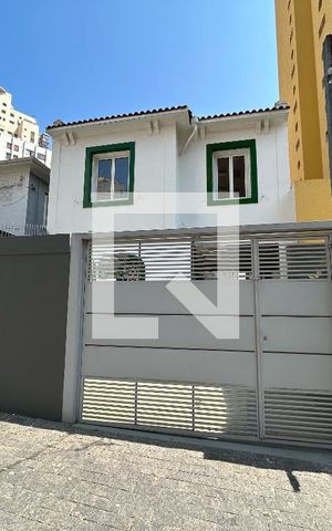 Casa à venda com 290m², 7 quartos e 8 vagas Casa à venda com 290m², 7 quartos e 8 vagasFachada da casa
