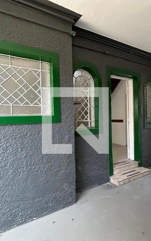 Casa à venda com 290m², 7 quartos e 8 vagas Casa à venda com 290m², 7 quartos e 8 vagasCorredor/Quintal