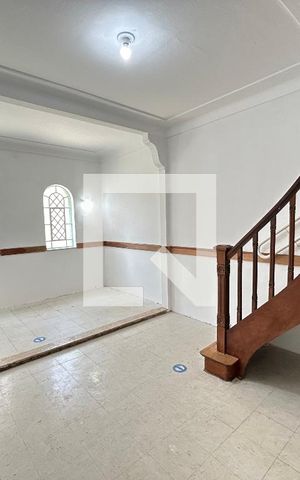Casa à venda com 290m², 7 quartos e 8 vagas Casa à venda com 290m², 7 quartos e 8 vagasSala