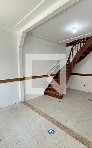 Casa à venda com 290m², 7 quartos e 8 vagas Casa à venda com 290m², 7 quartos e 8 vagasSala