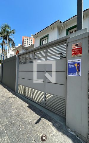 Casa à venda com 290m², 7 quartos e 8 vagas Casa à venda com 290m², 7 quartos e 8 vagasFachada da casa