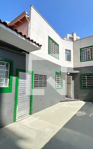 Casa à venda com 290m², 7 quartos e 8 vagas Casa à venda com 290m², 7 quartos e 8 vagasCasa dos Fundos