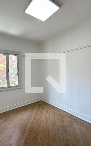 Casa à venda com 290m², 7 quartos e 8 vagas Casa à venda com 290m², 7 quartos e 8 vagasQuarto 3