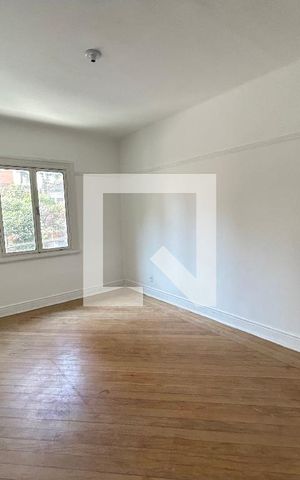 Casa à venda com 290m², 7 quartos e 8 vagas Casa à venda com 290m², 7 quartos e 8 vagasQuarto 2