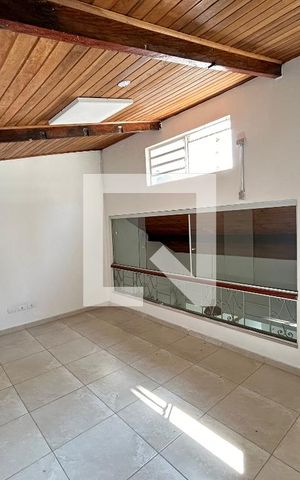 Casa à venda com 290m², 7 quartos e 8 vagas Casa à venda com 290m², 7 quartos e 8 vagasQuarto 6