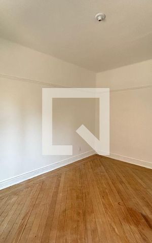 Casa à venda com 290m², 7 quartos e 8 vagas Casa à venda com 290m², 7 quartos e 8 vagasQuarto 2