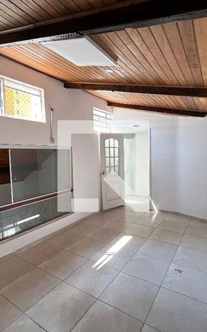 Casa à venda com 290m², 7 quartos e 8 vagas Casa à venda com 290m², 7 quartos e 8 vagasQuarto 6