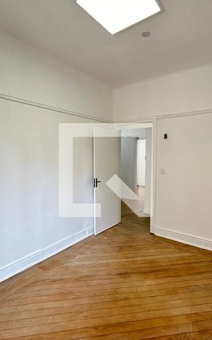 Casa à venda com 290m², 7 quartos e 8 vagas Casa à venda com 290m², 7 quartos e 8 vagasQuarto 3