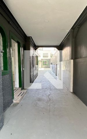 Casa à venda com 290m², 7 quartos e 8 vagas Casa à venda com 290m², 7 quartos e 8 vagasCorredor/Quintal