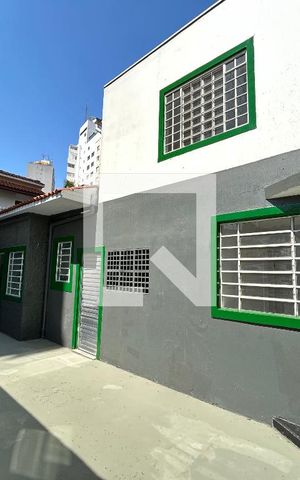 Casa à venda com 290m², 7 quartos e 8 vagas Casa à venda com 290m², 7 quartos e 8 vagasCorredor/Quintal