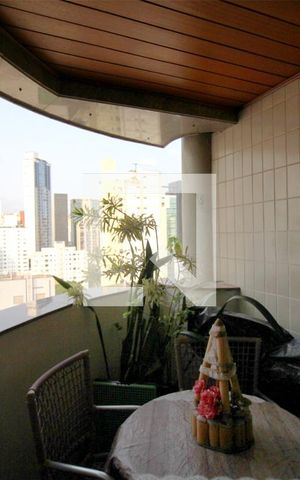 Apartamento à venda com 123m², 4 quartos e 2 vagasVaranda
