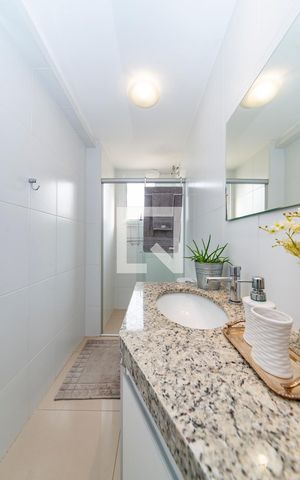 Apartamento à venda com 70m², 2 quartos e 1 vaga Apartamento à venda com 70m², 2 quartos e 1 vagaBanheiro Social
