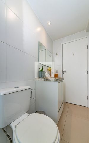 Apartamento à venda com 70m², 2 quartos e 1 vaga Apartamento à venda com 70m², 2 quartos e 1 vagaBanheiro Social