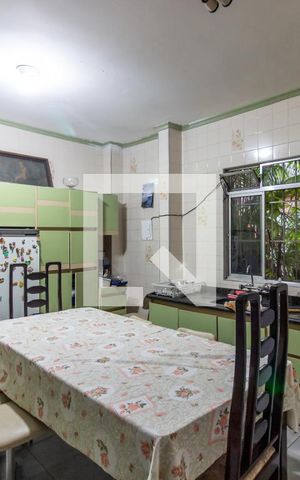 Casa à venda com 336m², 5 quartos e 1 vaga Casa à venda com 336m², 5 quartos e 1 vagaCozinha