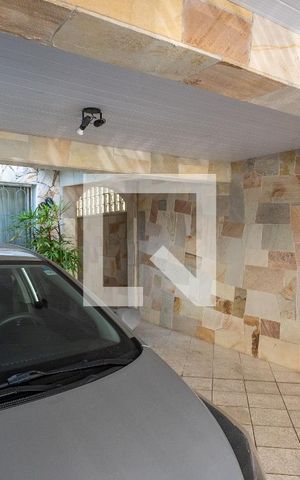 Casa à venda com 165m², 3 quartos e 3 vagas Casa à venda com 165m², 3 quartos e 3 vagasGaragem