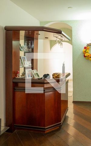 Casa à venda com 165m², 3 quartos e 3 vagas Casa à venda com 165m², 3 quartos e 3 vagasSala