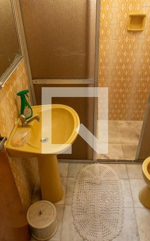 Casa à venda com 165m², 3 quartos e 3 vagas Casa à venda com 165m², 3 quartos e 3 vagasBanheiro 1