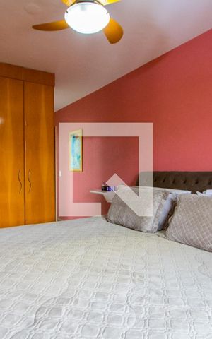 Casa à venda com 305m², 3 quartos e 3 vagas Casa à venda com 305m², 3 quartos e 3 vagasQuarto 1 - Suíte
