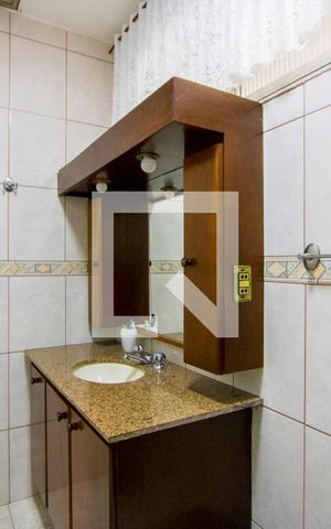 Casa à venda com 305m², 3 quartos e 3 vagas Casa à venda com 305m², 3 quartos e 3 vagasBanheiro social